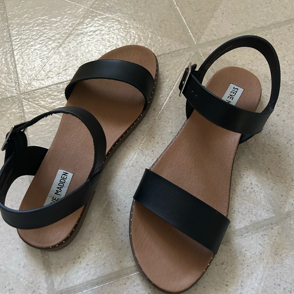 Steve Madden Black and Tan Sandals